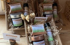 farmeria-gift-basket-with-business-card, © Wienerwald Tourismus