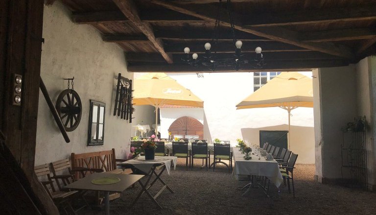 Town hall cellar inner courtyard, &copy; Rathauskeller Melk