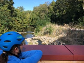 Pohled z jednoho z mnoha mostů přes řeku Triesting, &copy; Wienerwald Tourismus GmbH