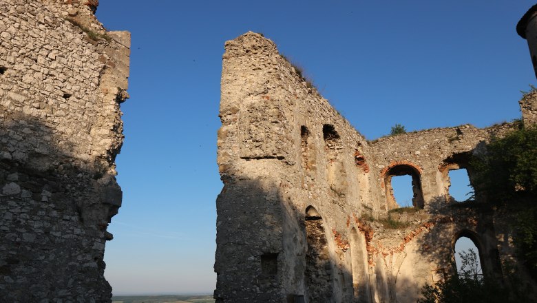 Burgruine Falkenstein Palas(c)Weinort Falkenstein, © Weinort Falkenstein