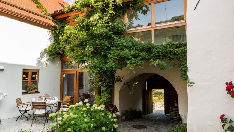 Archway inside the Nigl winery, © Weingut Nigl GmbH