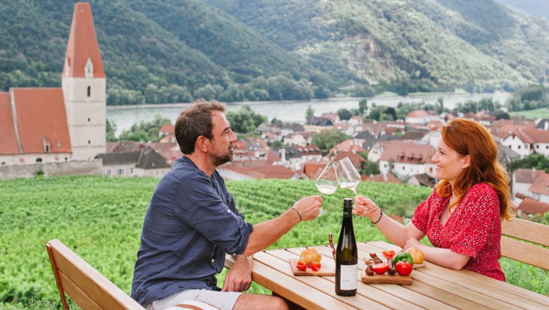 Wine enjoyment in Weißenkirchen, © Martina Siebenhandl