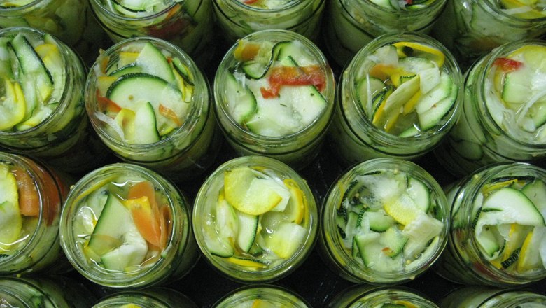 Zucchinis in a jar, &copy; Neubauer