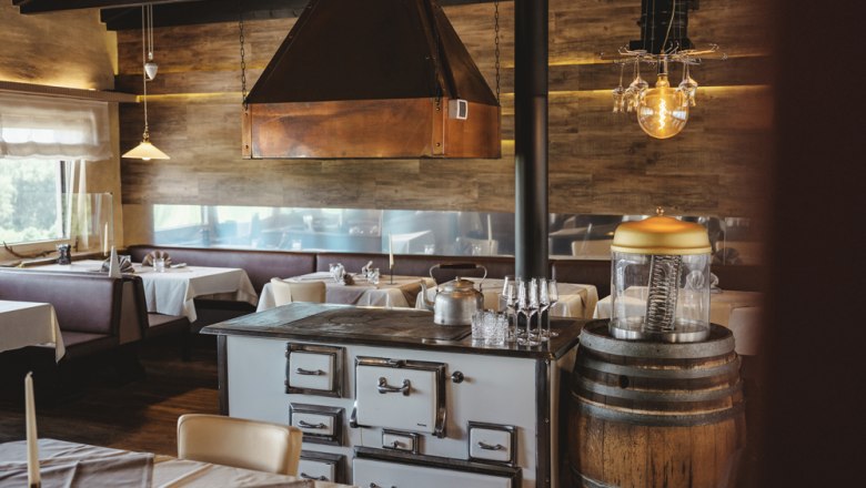 Cooking courses and show cooking in the wood-fired oven, &copy; Nieder&ouml;sterreich Werbung/Michael Reidinger