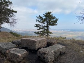 Aussicht vom Engelberg Richtung Wiener Neustadt und &uuml;ber das Steinfeld, &copy; Wiener Alpen in Nieder&ouml;sterreich