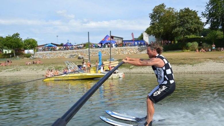 Vodn&iacute; lyžov&aacute;n&iacute;, &copy; WSZ Wallsee