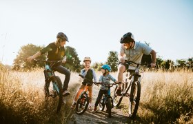 Radfahren mit der Familie, © RyanJLane