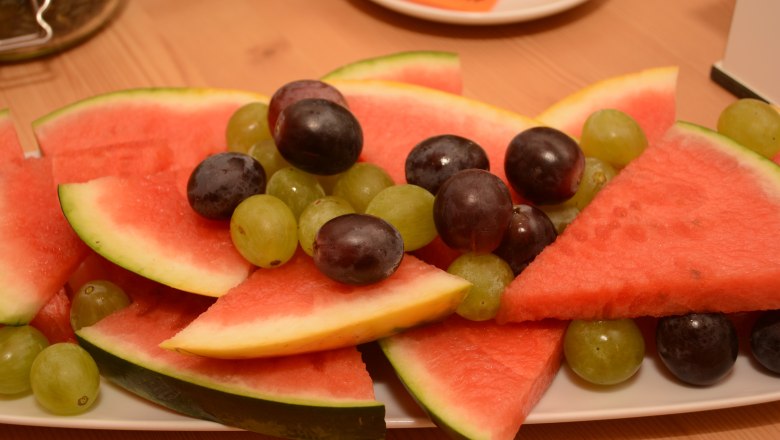 Haus Barbara_fruit selection for breakfast, © Haus Barbara